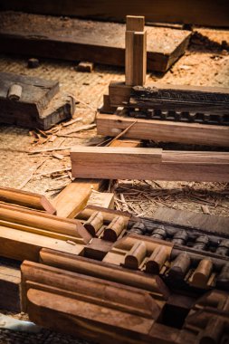 Nepal, Şubat 2017: Bir işaret, Birethanthi, Ghorepani giden yolu gösterir Annapurna devre başlangıcı trek Annapurna bölgesinde, Nepal.