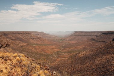 Grootberg Platosu 'ndan Klip Nehri vadisine bakın. Namibya, Afrika