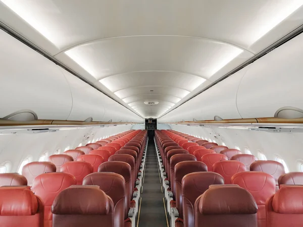 Leere Innenkabine Eines Airbus A320 Neo Mit Roten Sitzen Und — Stockfoto