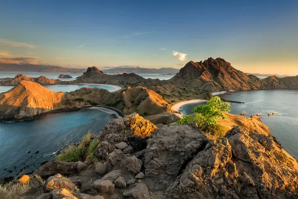 Flores, Endonezya 'daki Padar Adası' nda gün doğumu