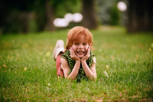 Rood hoofd jongen — Stockfoto