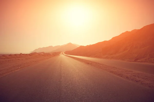 Autobahn bei Sonnenaufgang — Stockfoto