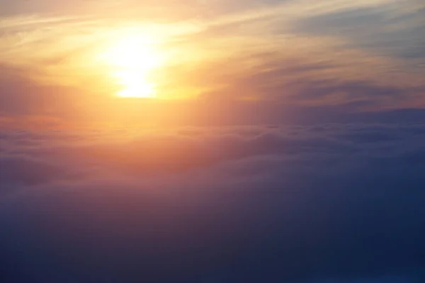 Puesta de sol sobre nubes — Foto de Stock