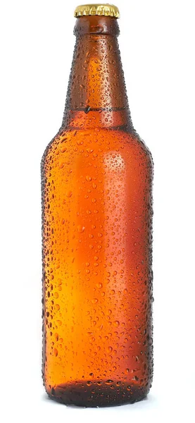 Botella de cerveza con gotas sobre fondo blanco —  Fotos de Stock