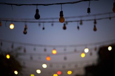 Çelenk sokak lambaları.