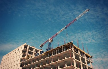 Bina bir gökdelenin Vinçler tarafından