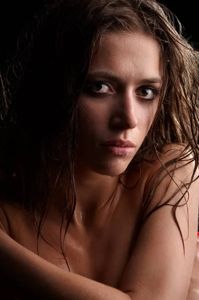 Szép hosszú haja barna nő portré, stúdió felvétel — Stock Fotó