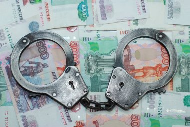 Suç ve para. Kelepçe yalan üzerine beş bin ruble