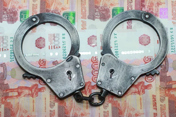 Kelepçe yalan üzerine Rus beş binde notlar