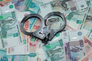 Kelepçe ile Rus para üzerinde bir anahtar