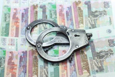 Suç ve para. Kelepçe Rus m zemin karşı yalan