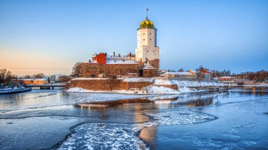 Vyborg. - Rusya. Adadaki kale. Kış başları.