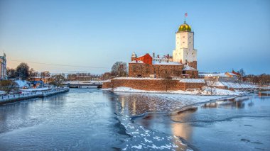 Vyborg. - Rusya. Adadaki kale. Kış başları.