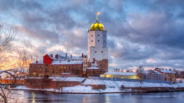 Vyborg. - Rusya. Adadaki kale. Kış başları.