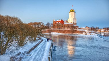 Vyborg. - Rusya. Adadaki kale. Kış başları.