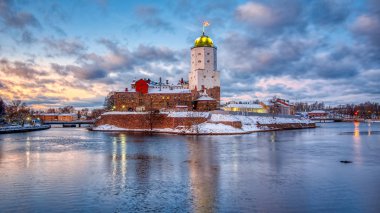 Vyborg. - Rusya. Adadaki kale. Kış başları.