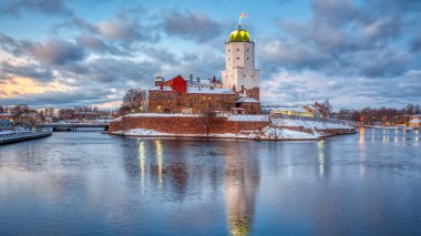 Vyborg. - Rusya. Adadaki kale. Kış başları.