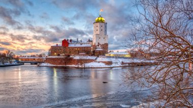 Vyborg. - Rusya. Adadaki kale. Kış başları.
