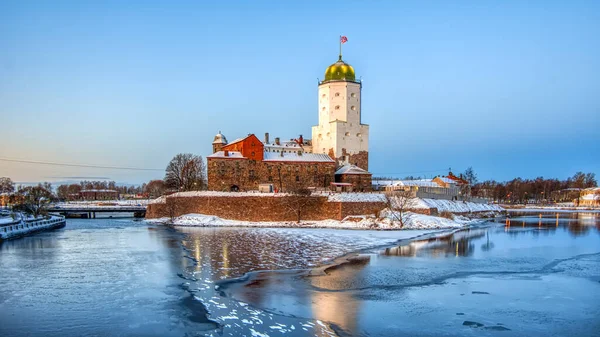 Vyborg. - Rusya. Adadaki kale. Kış başları.