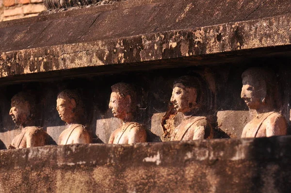 古建筑的外观和价值 灰泥建筑学 佛灰泥画 粉刷建筑 石匠佛在泰国 素可泰时期 — 图库照片