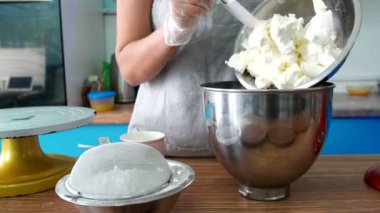 kremalı pasta 4 k koyar