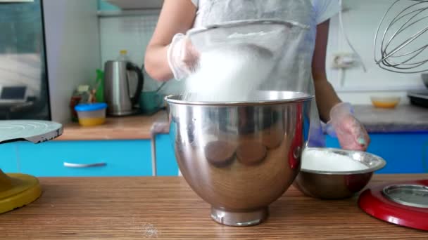 Sifts the flour through a sieve — Stock Video