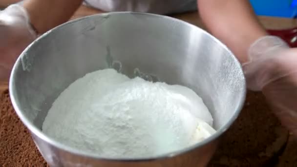 小麦粉が付いている鞭缶 — ストック動画