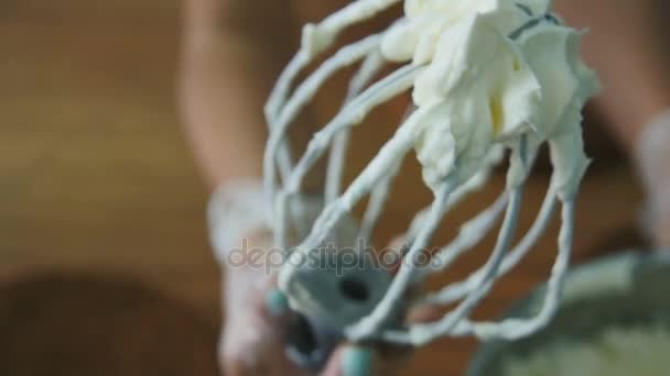 Gâteau à la crème fouettée — Video