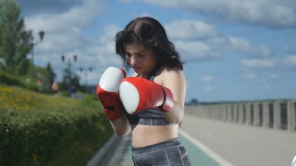 Sporty young woman is boxing at the camera — Stock Video
