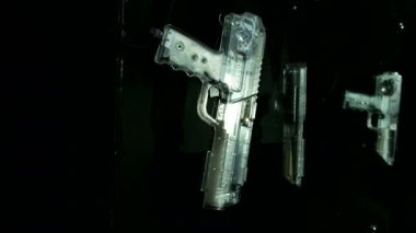 Duvar üzerinde lazer etiketi silah