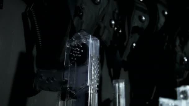 墙上的激光标签武器 — 图库视频影像