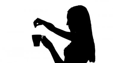 Çay poşeti fincan siluet koyarak kadın