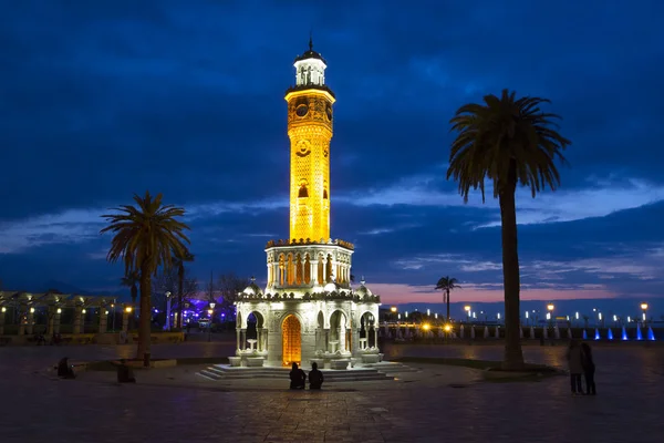 Izmir Saat Kulesi gece.