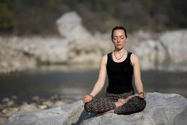 Amazing beautiful young woman does yoga. — Stock Photo, Image