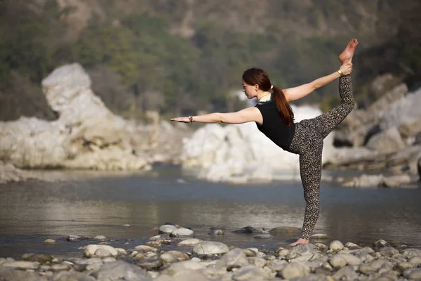 Amazing beautiful young woman does yoga. — Stock Photo, Image