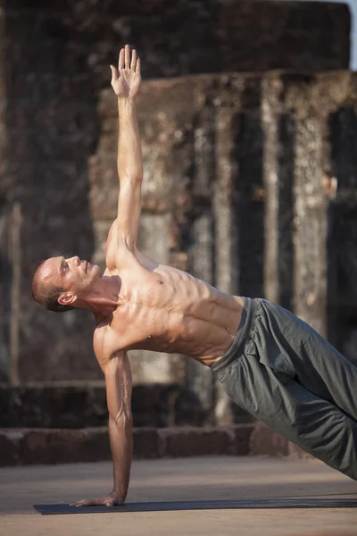 Young man does yoga. — Stock Photo, Image