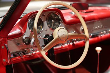 eski ve yeni arabalar