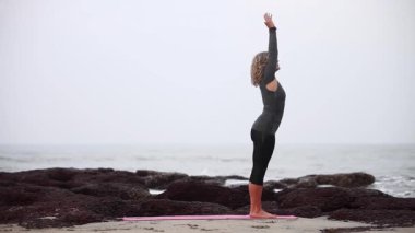 Şaşırtıcı yoga Hindistan.