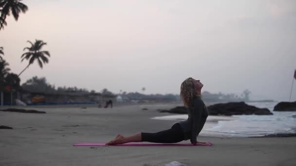 Increíble yoga India . — Vídeo de stock