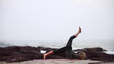 Şaşırtıcı yoga Hindistan.