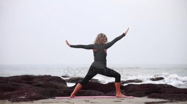 Şaşırtıcı yoga Hindistan.