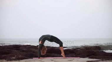 Şaşırtıcı yoga Hindistan.