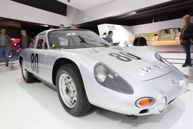 Dış ve Porsche Müzesi sergiler.