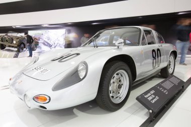 Dış ve Porsche Müzesi sergiler.