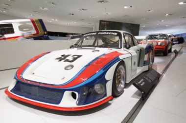 Dış ve Porsche Müzesi sergiler.