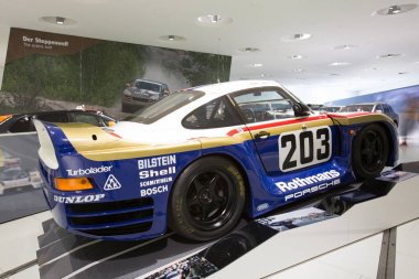 Dış ve Porsche Müzesi sergiler.