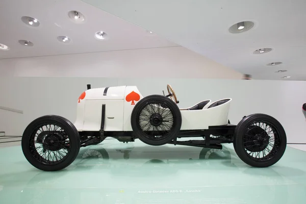 Exteriör och utställningar av Porsche Museum. — Stockfoto