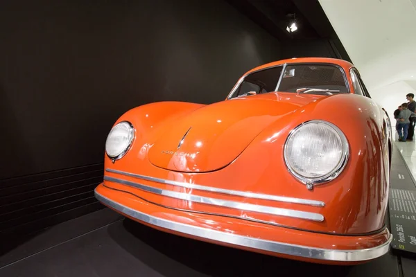 Exterior y exposiciones del Museo Porsche . — Foto de Stock