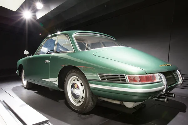Exterior y exposiciones del Museo Porsche . — Foto de Stock