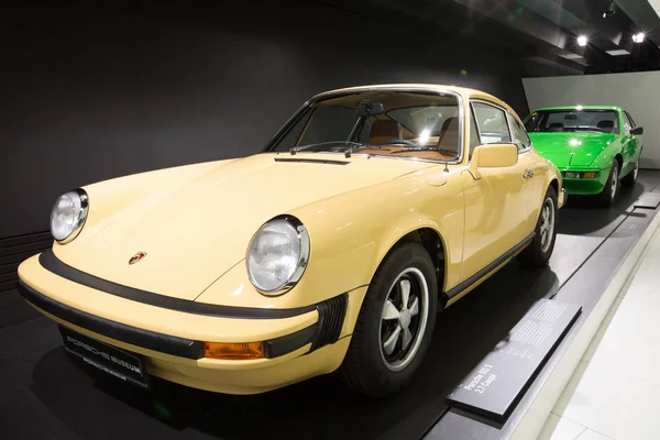 Extérieur et expositions du Musée Porsche . — Photo